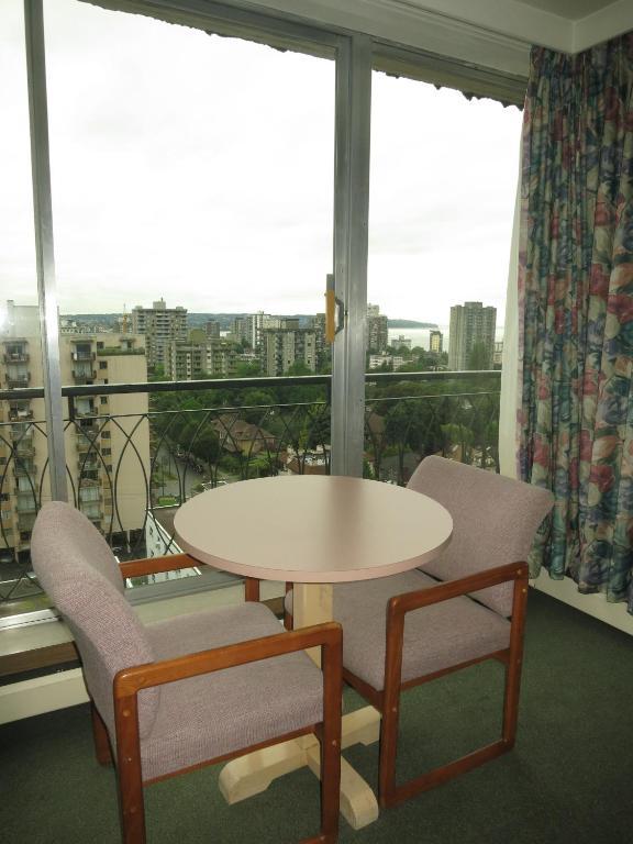 Tropicana Suite Hotel Vancouver Værelse billede