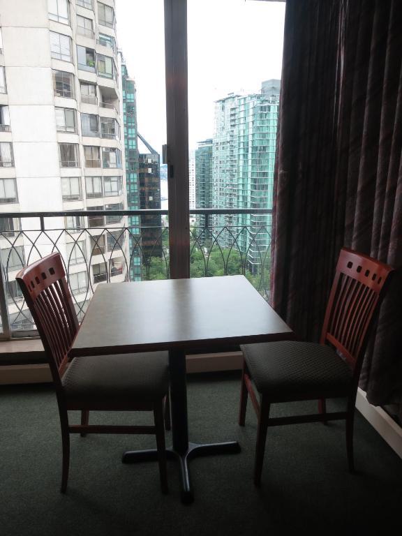 Tropicana Suite Hotel Vancouver Værelse billede